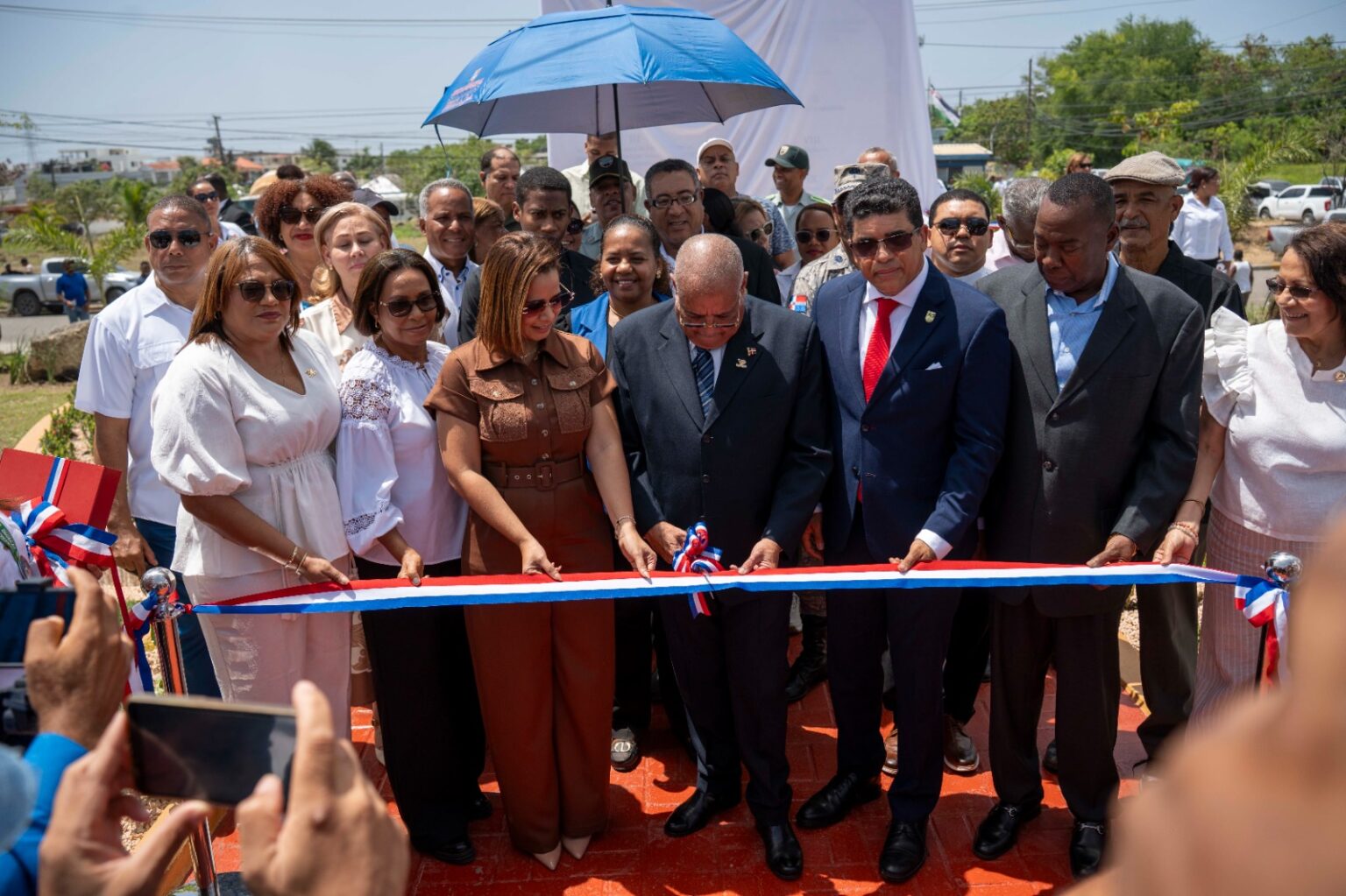 Alcalde Dío Astacio participa en la apertura de la plaza a los 10 Mandamientos